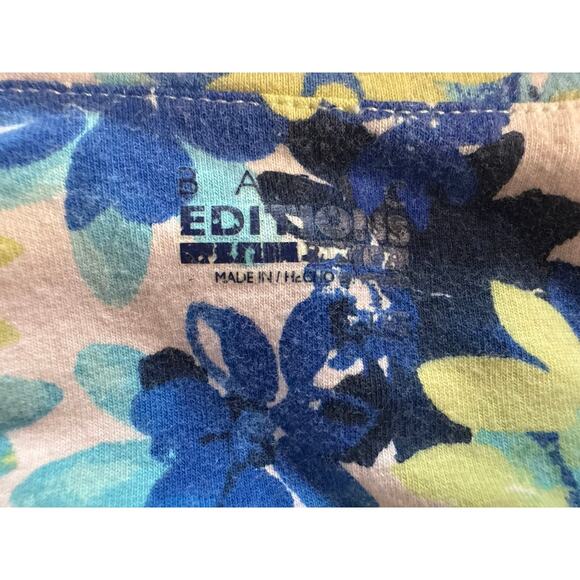 Floral Beachy tank top w/ small built in bra.
Size L Pit to pit 17 - Picture 5 of 5